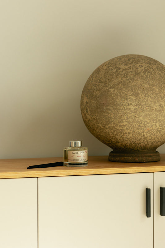 Room sprays vs diffusers: which one is best for you?